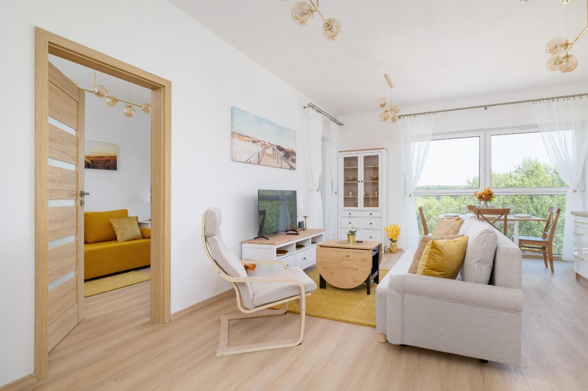 Bezowy Przy Parku W Katowicach Z Widokiem Na Staw I Biurkiem By Renters Leilighet