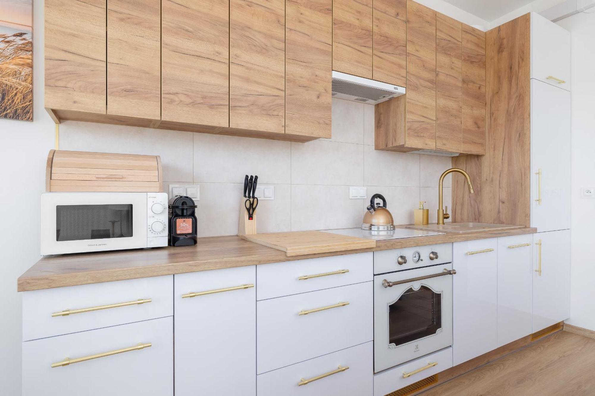 Bezowy Przy Parku W Katowicach Z Widokiem Na Staw I Biurkiem By Renters Leilighet *