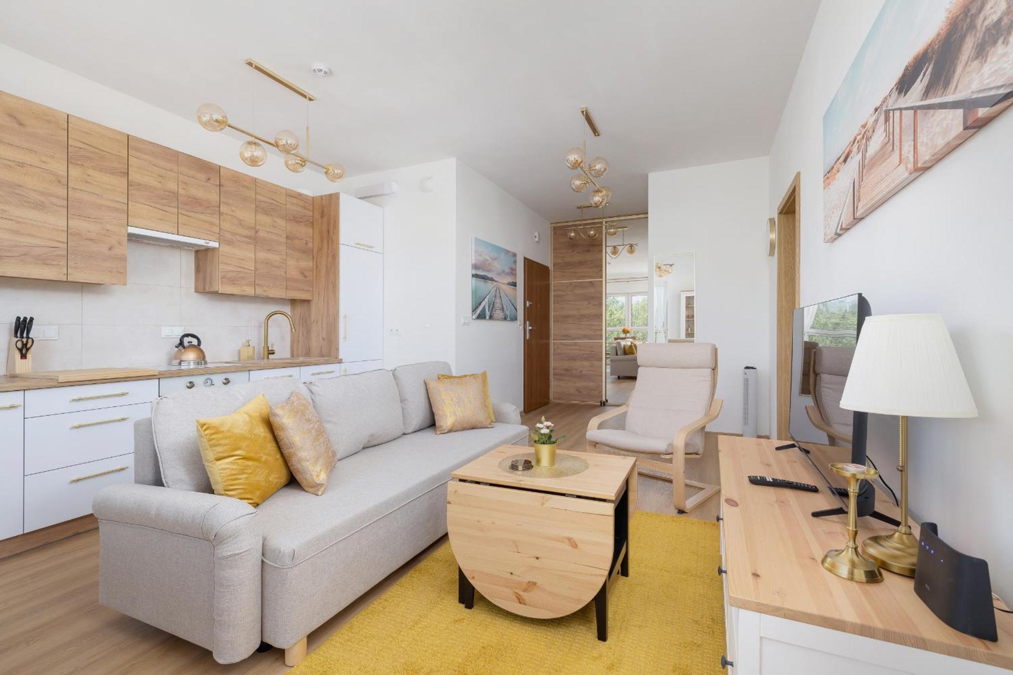 Leilighet Bezowy Przy Parku W Katowicach Z Widokiem Na Staw I Biurkiem By Renters *